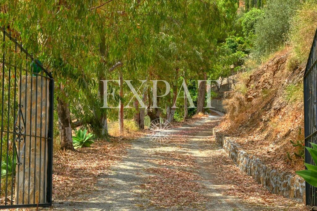 House for Sale in Sayalonga