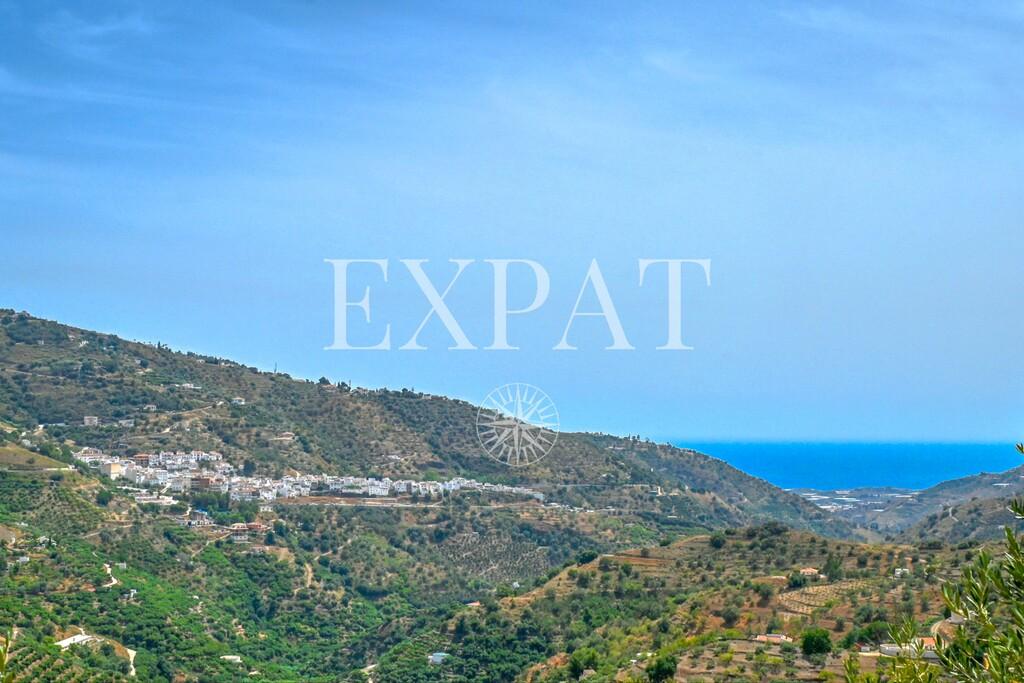 House for Sale in Sayalonga