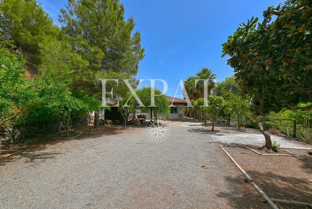 House for Sale in Sayalonga