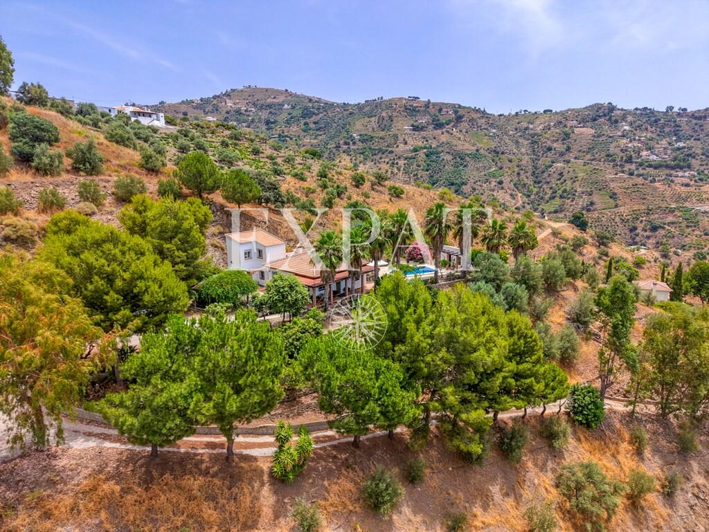 House for Sale in Sayalonga