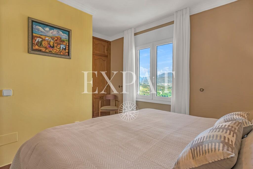 Villa for Sale in Almayate