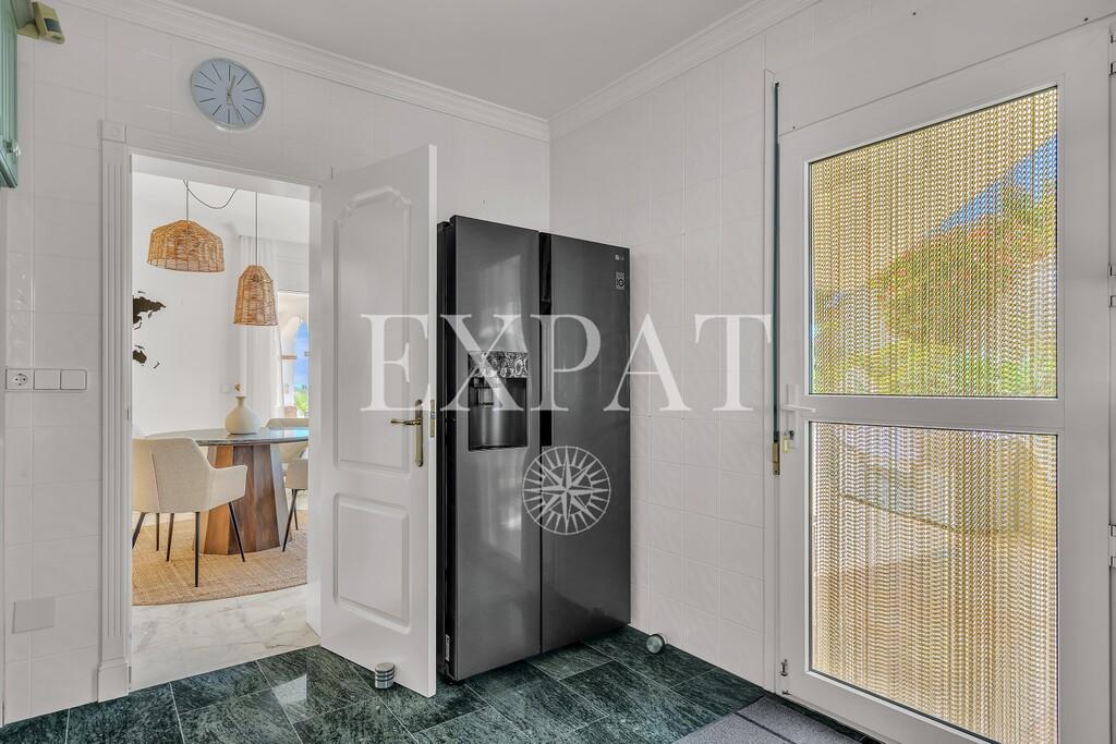 Villa for Sale in Almayate