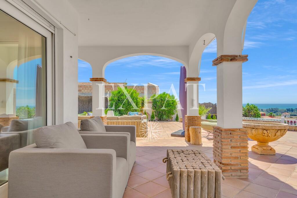 Villa for Sale in Almayate