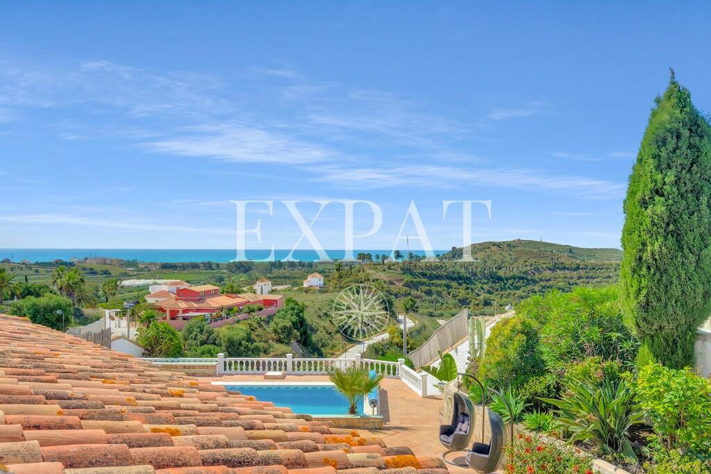 Villa for Sale in Almayate