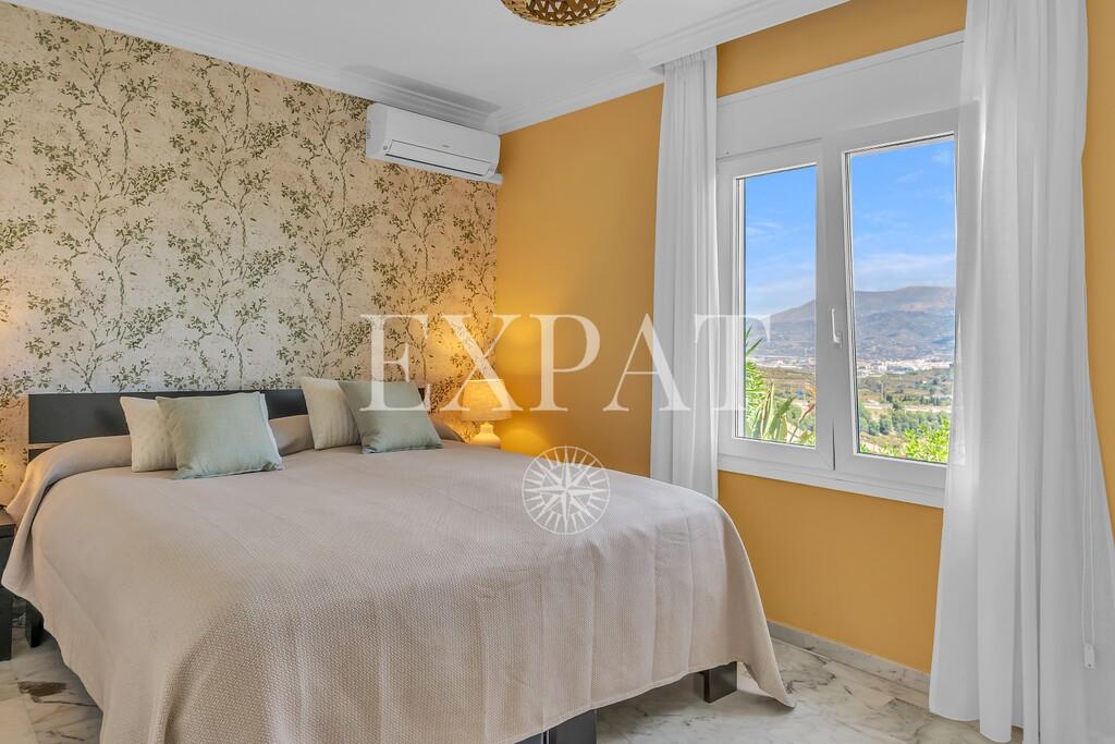 Villa for Sale in Almayate