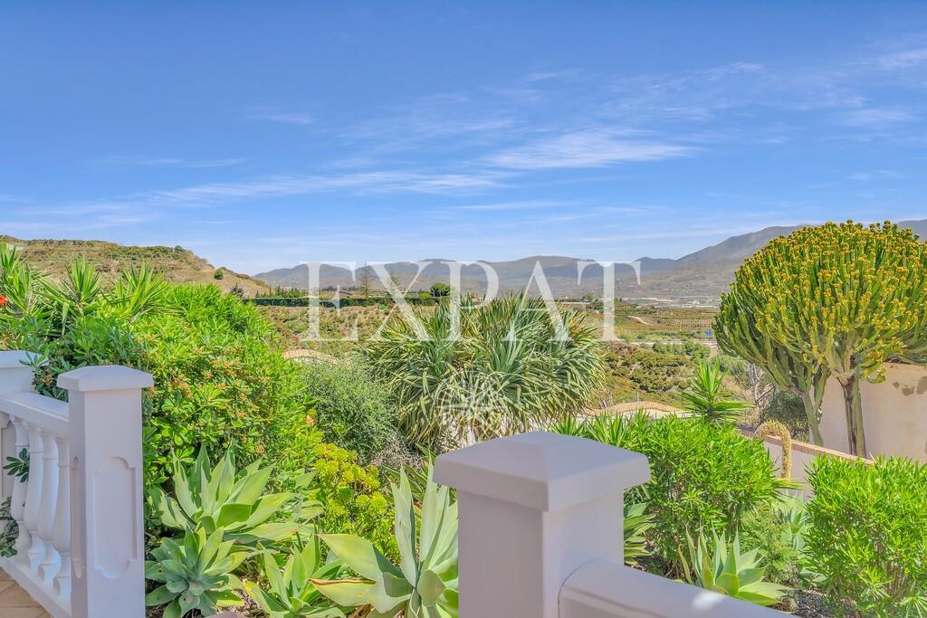 Villa for Sale in Almayate