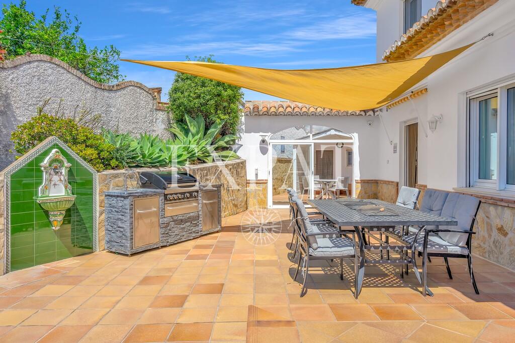 Villa for Sale in Almayate