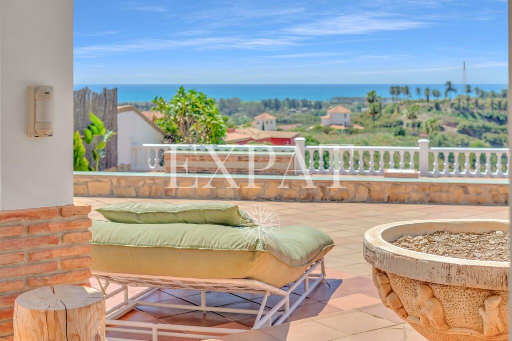 Villa for Sale in Almayate