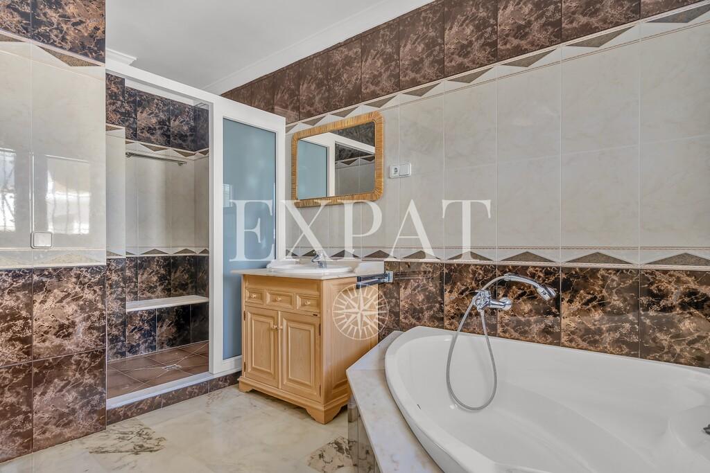 Villa for Sale in Almayate