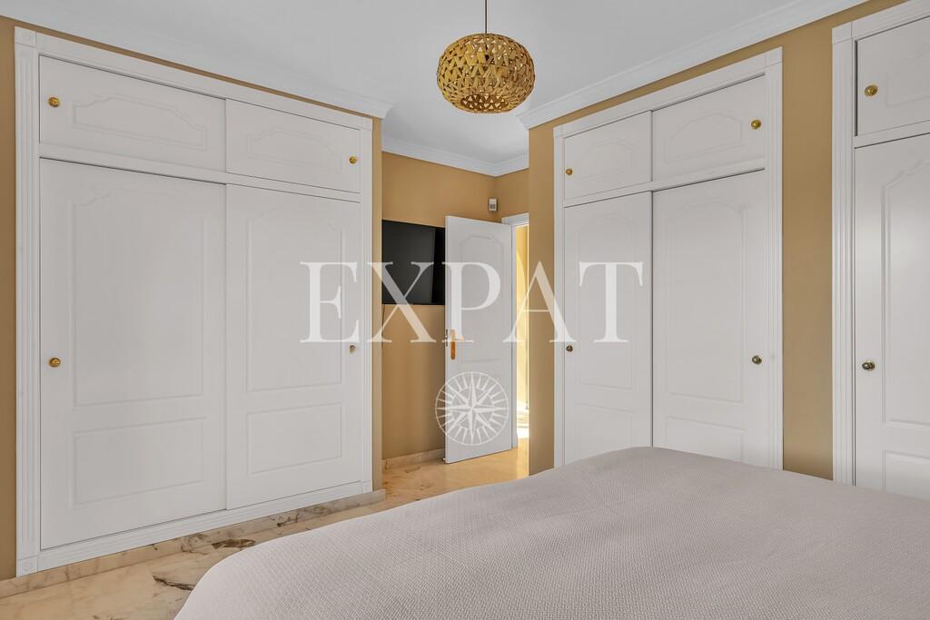 Villa for Sale in Almayate