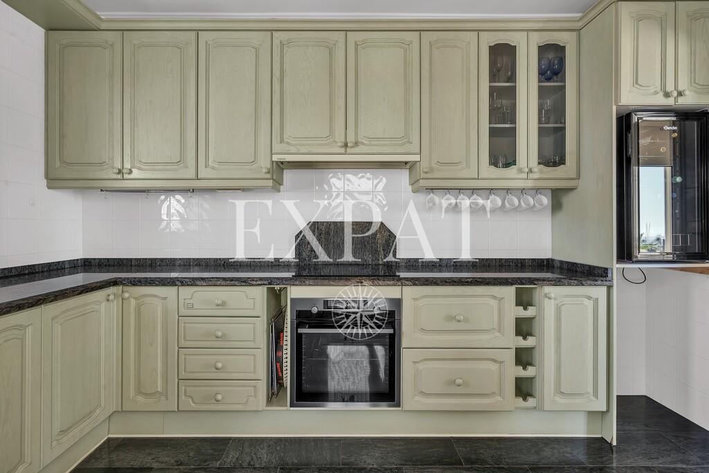 Villa for Sale in Almayate