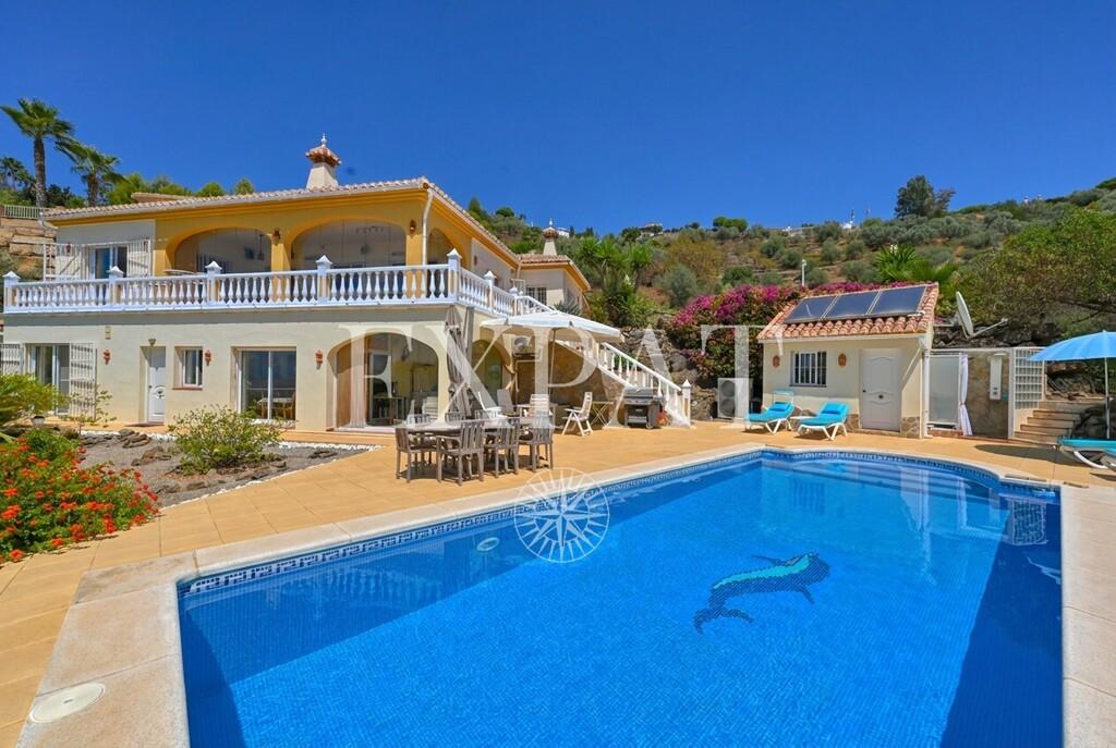 House for Sale in Arenas