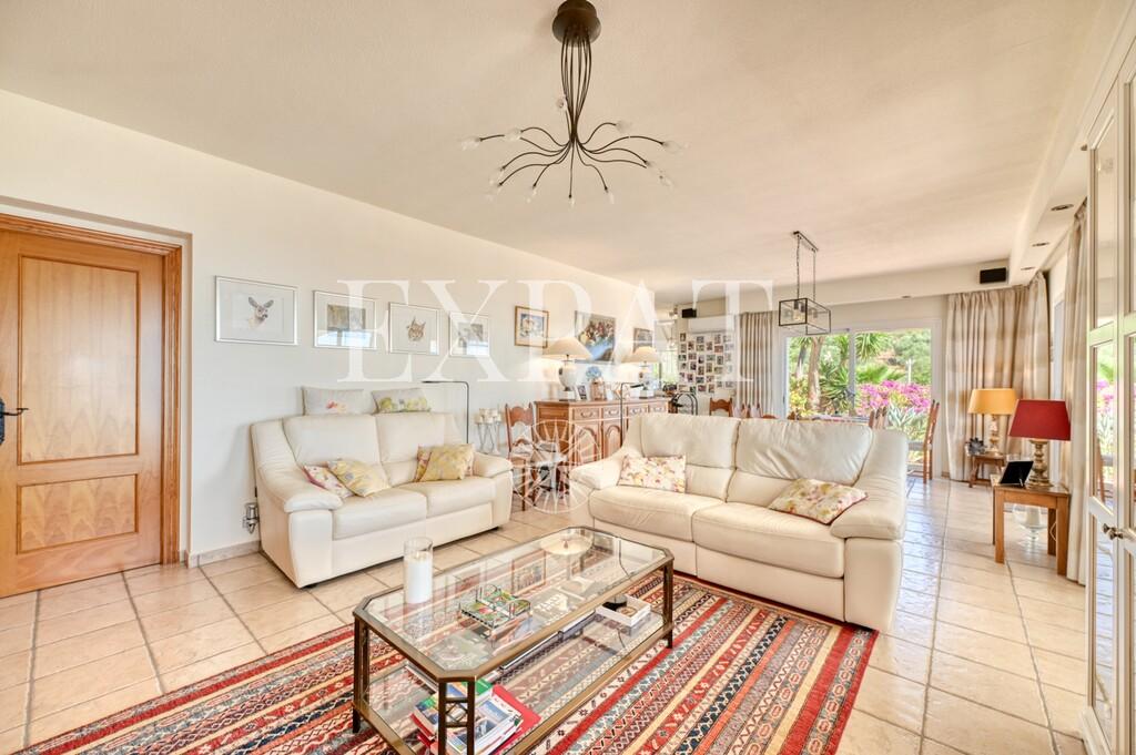 House for Sale in Arenas