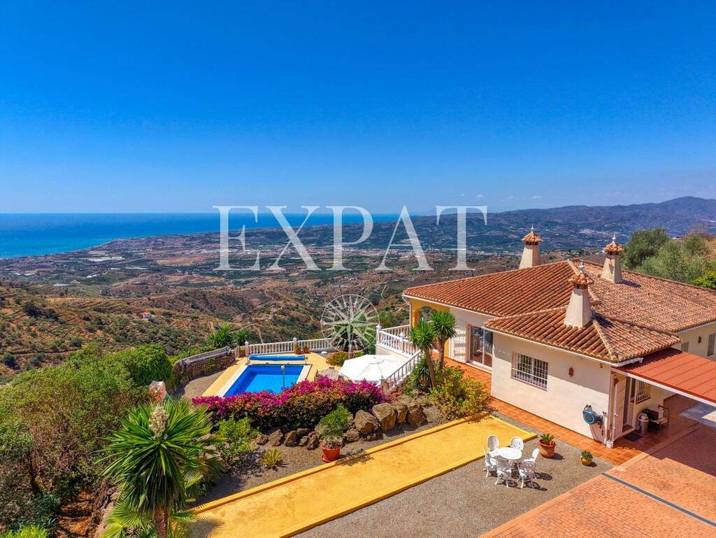 House for Sale in Arenas