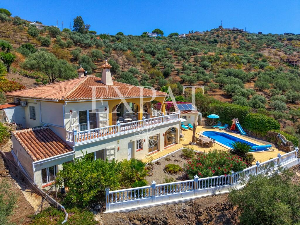 House for Sale in Arenas