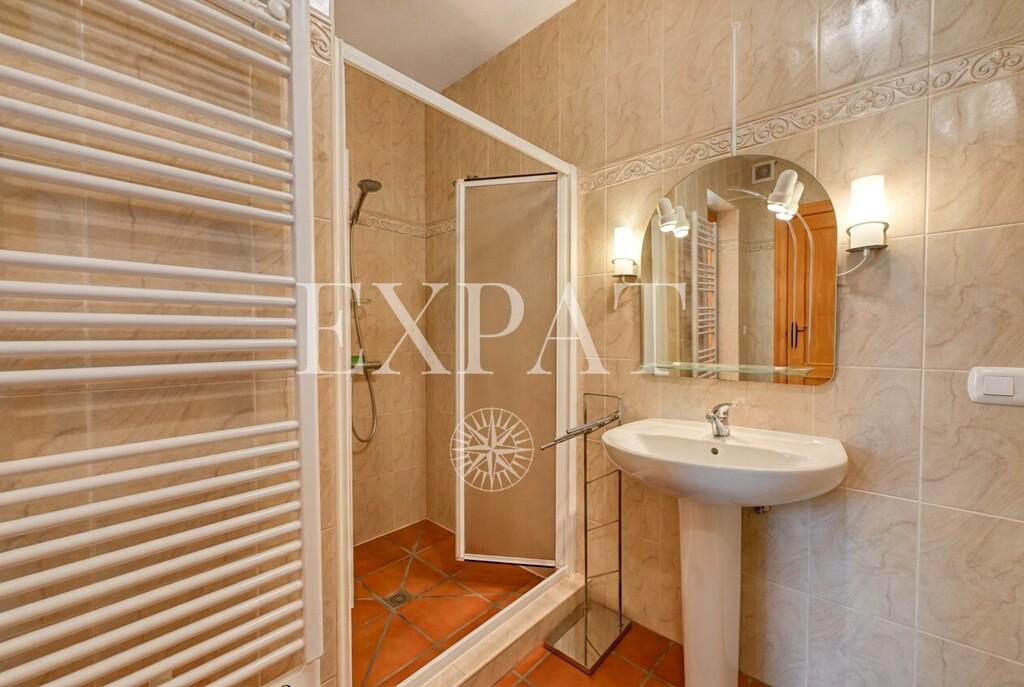 House for Sale in Arenas