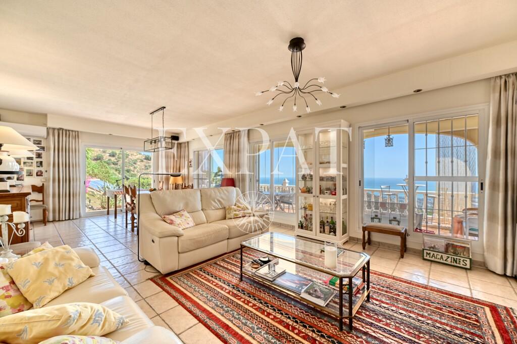House for Sale in Arenas
