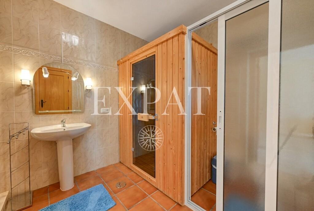 House for Sale in Arenas