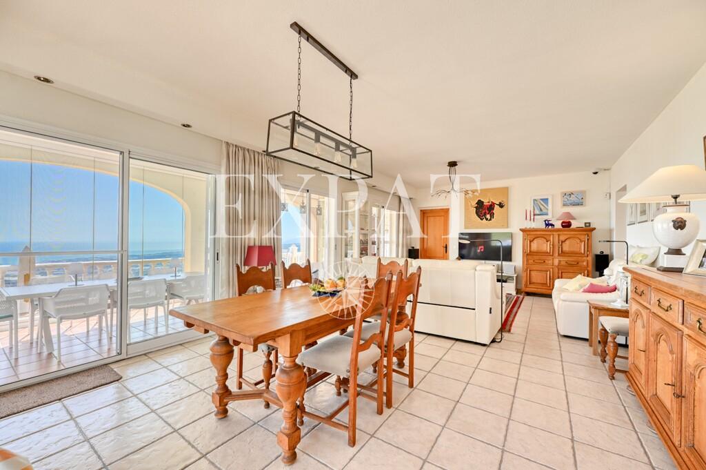 House for Sale in Arenas