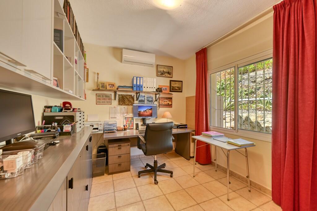 House for Sale in Arenas
