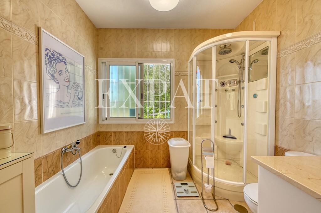 House for Sale in Arenas