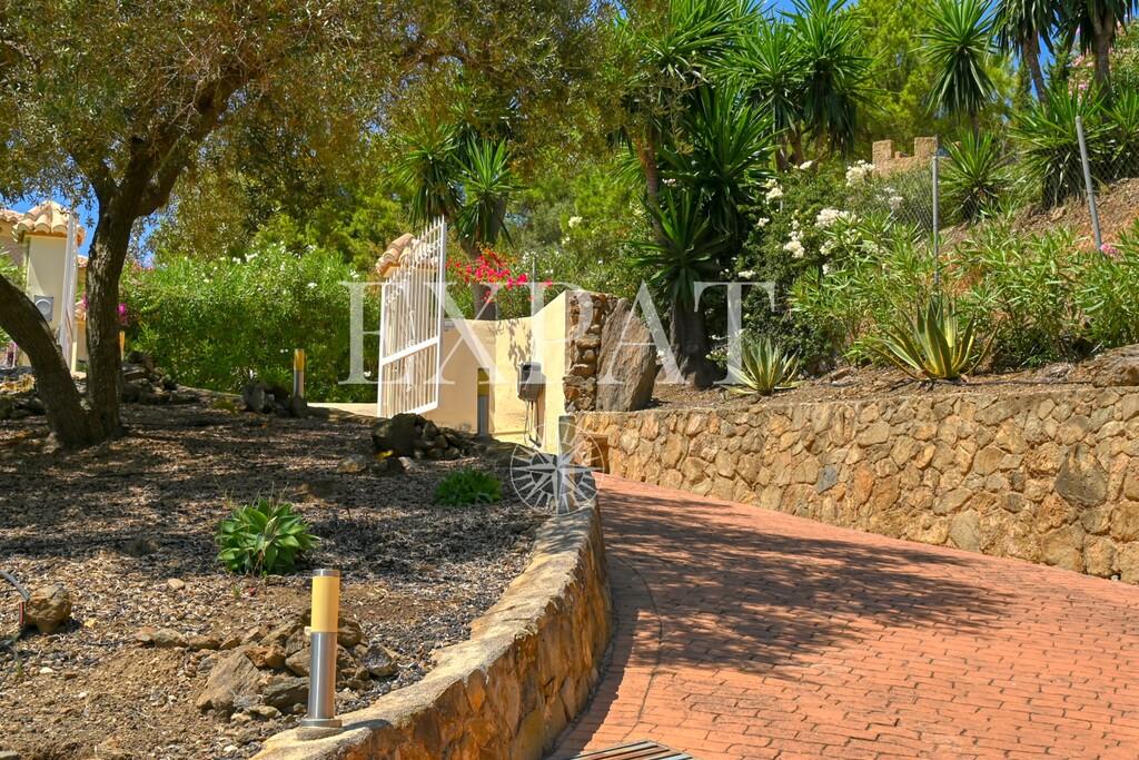 House for Sale in Arenas