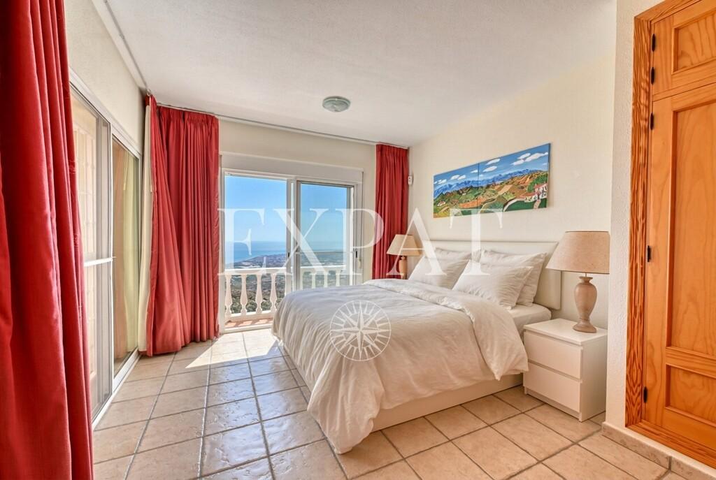 House for Sale in Arenas