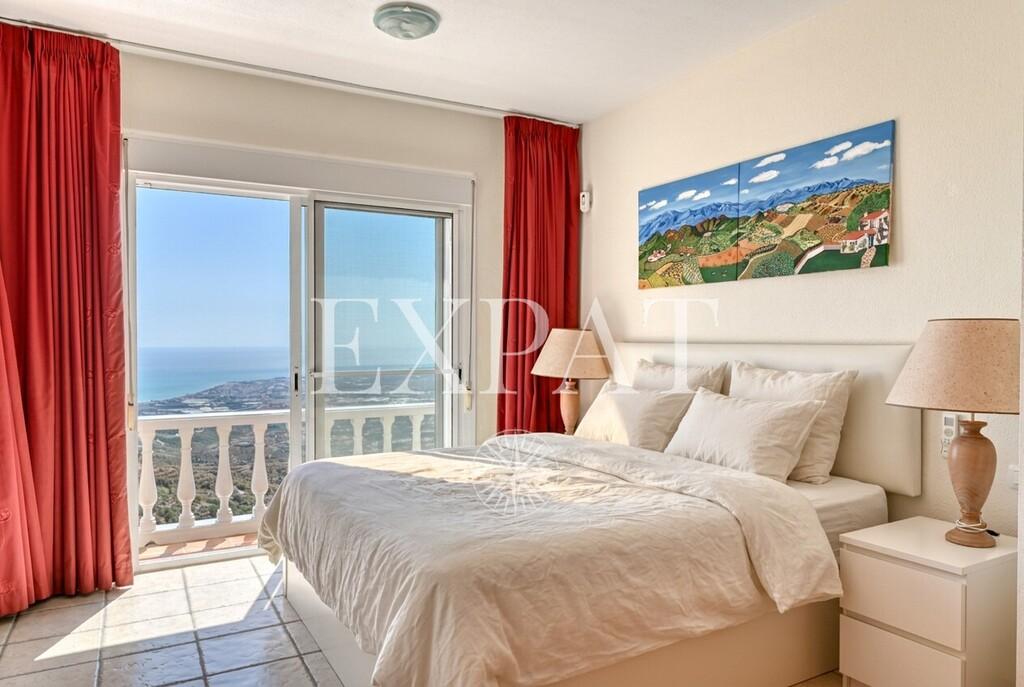 House for Sale in Arenas