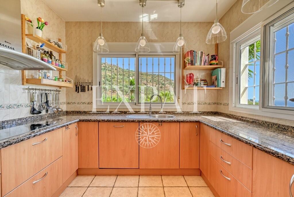 House for Sale in Arenas