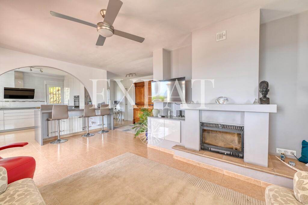 House for Sale in Sayalonga