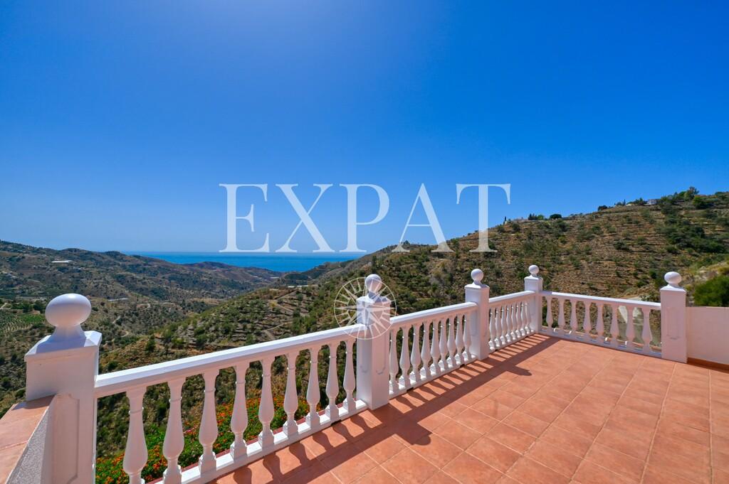 House for Sale in Sayalonga