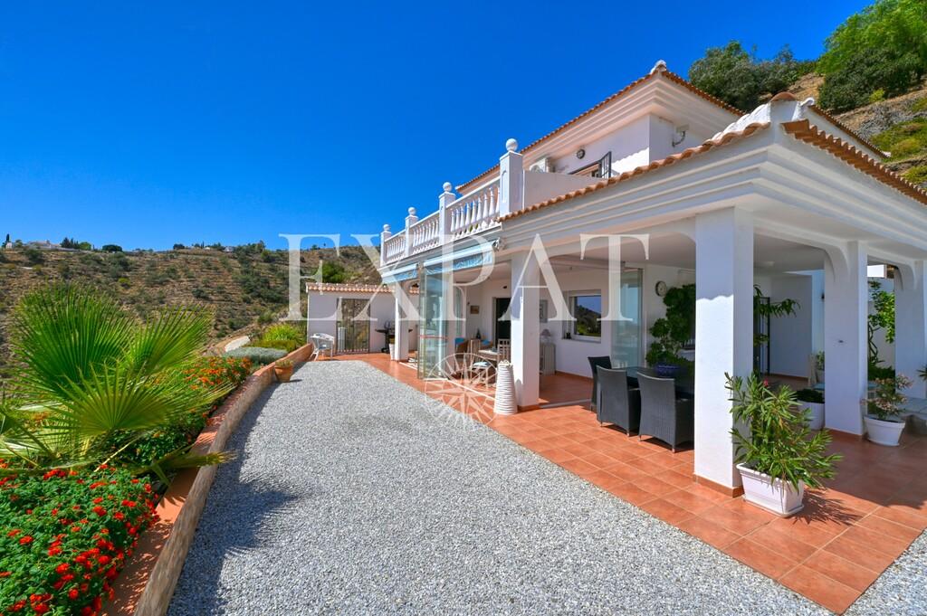 House for Sale in Sayalonga