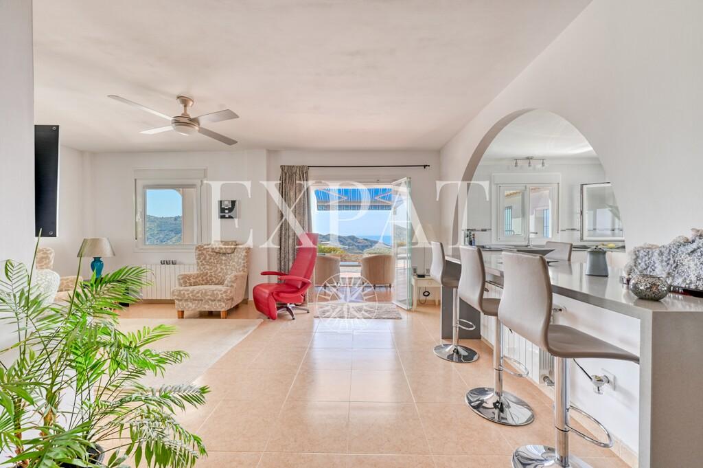 House for Sale in Sayalonga