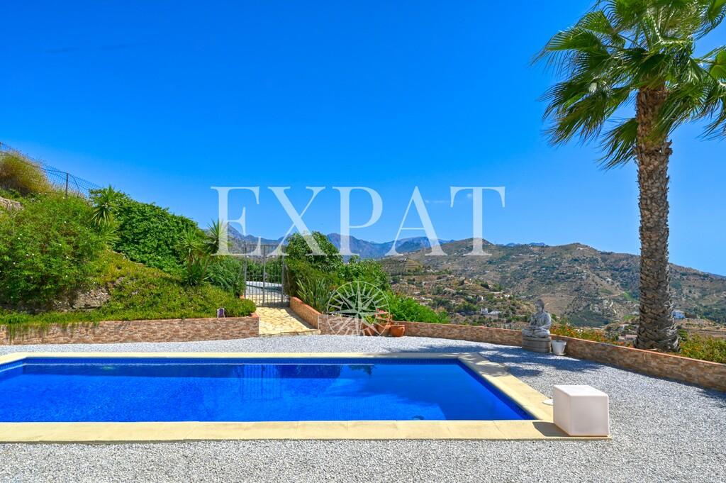 House for Sale in Sayalonga