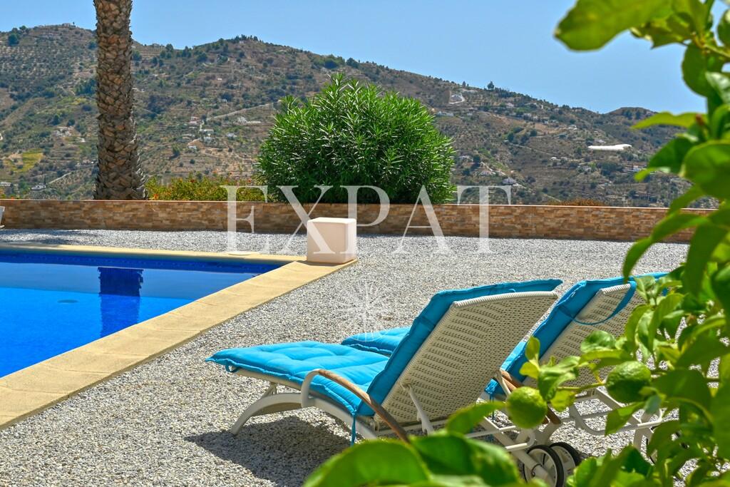 House for Sale in Sayalonga