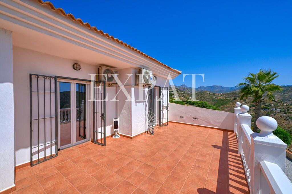 House for Sale in Sayalonga