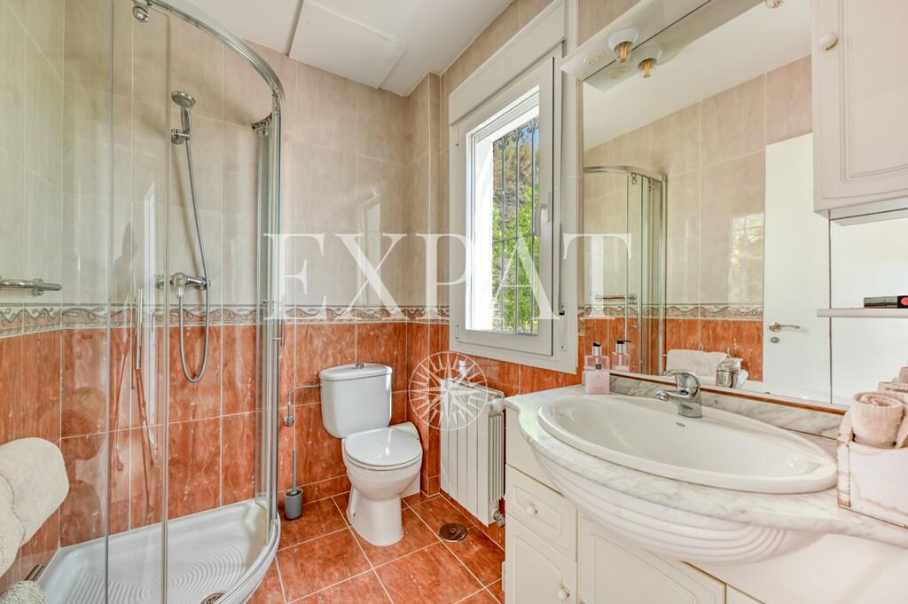 House for Sale in Sayalonga