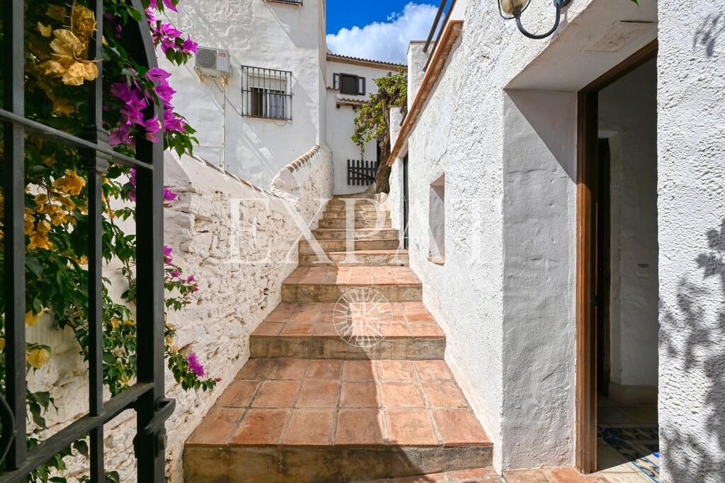 House for Sale in Almáchar