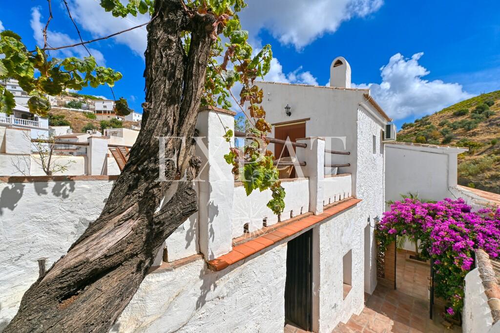 House for Sale in Almáchar