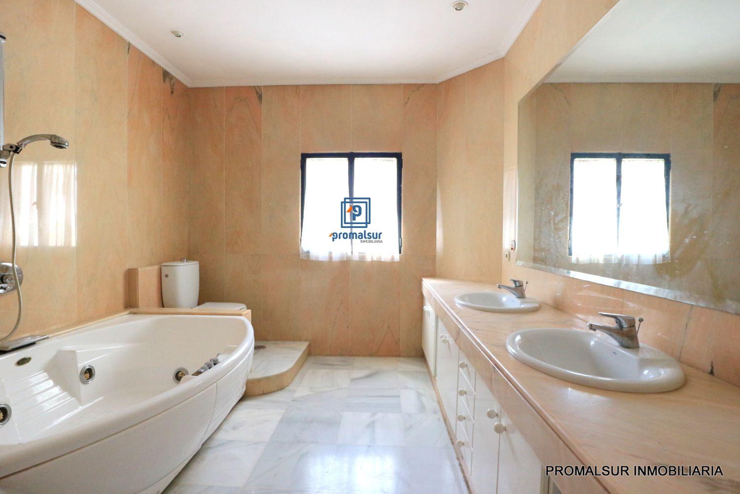 House for Sale in Puente Genil