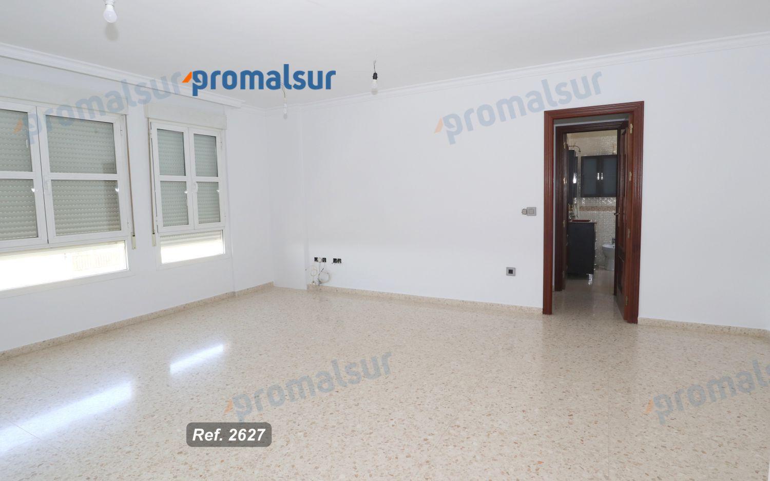 Flat for Sale in Puente Genil
