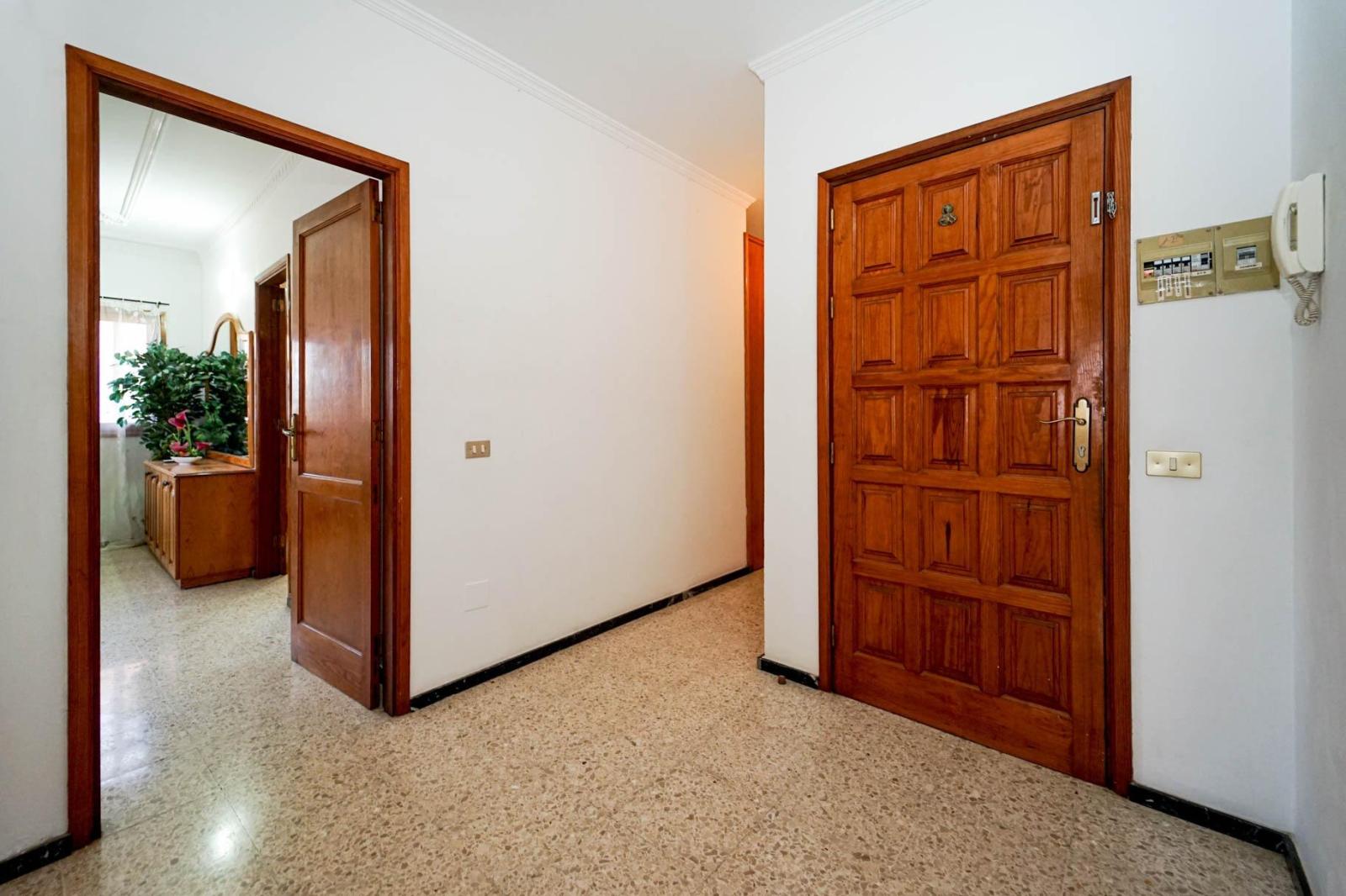 Flat for Sale in San Bartolomé de Tirajana