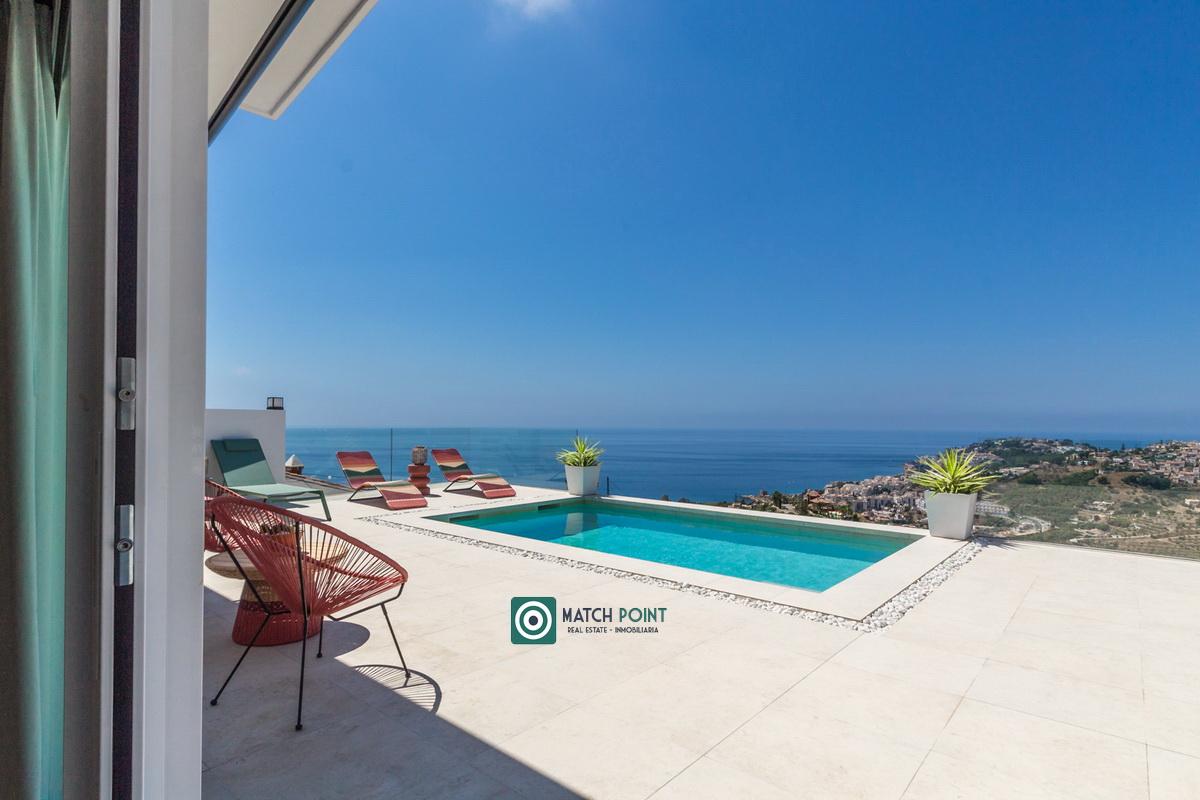 Villa for Rent in Almuñécar