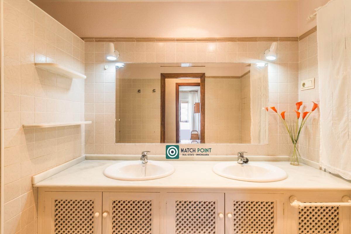 Flat for Sale in Almuñécar