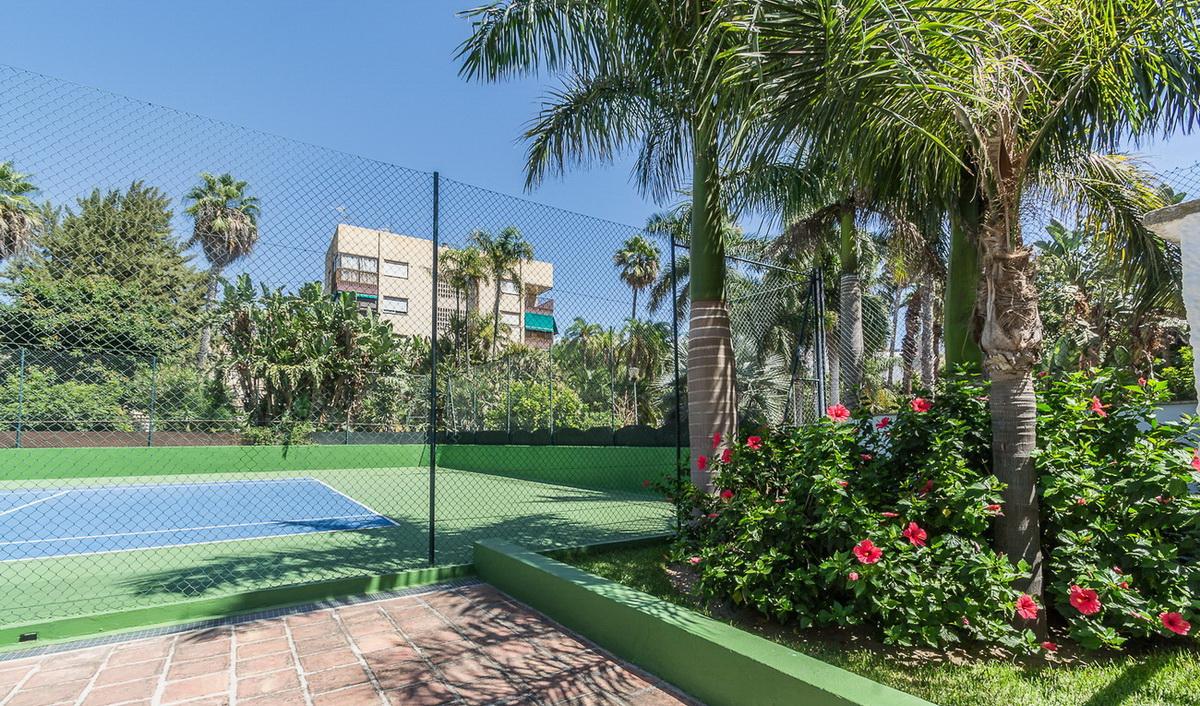 Flat for Sale in Almuñécar