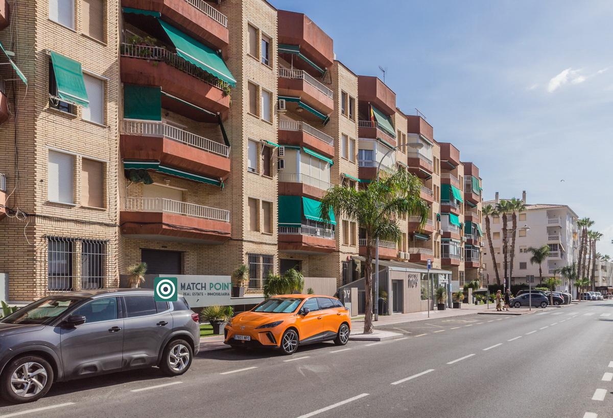 Flat for Sale in Almuñécar