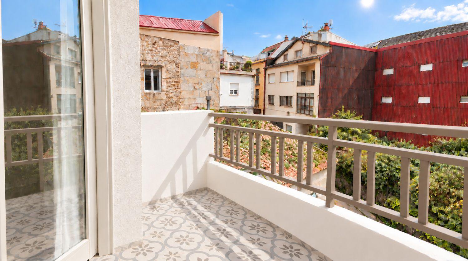 Studio for Sale in Marín