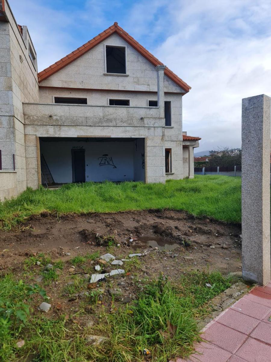 Chalet for Sale in Baiona