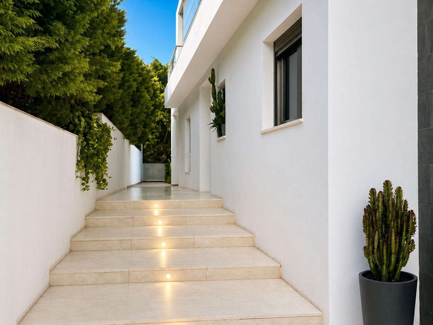 Villa for Rent in Alicante