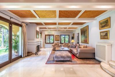 Villa for sale in Rodeo Alto-Guadaiza-La Campana, Marbella - R112-06327 Villa for sale in Rodeo Alto-Guadaiza-La Campana, Marbella - R112-06327